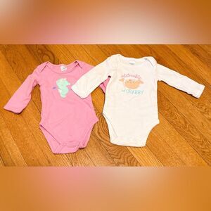 Baby girl long sleeve onesies size 0-3 months set